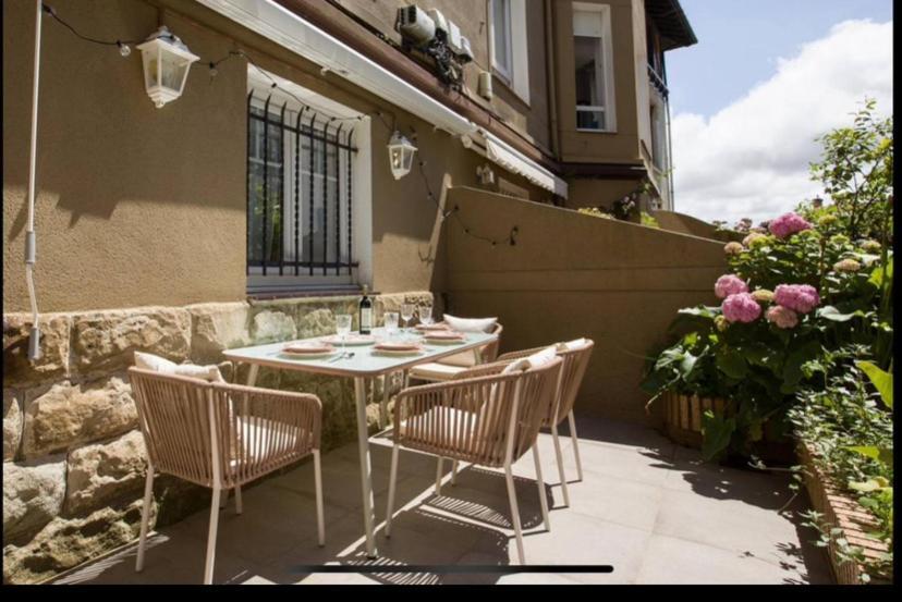 Large Terrace 3 Minutes From The Apartment *